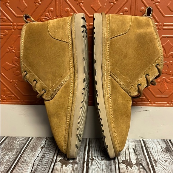 UGG Tan Suede Chukka Boots Men lace up Faux Fur main image 7